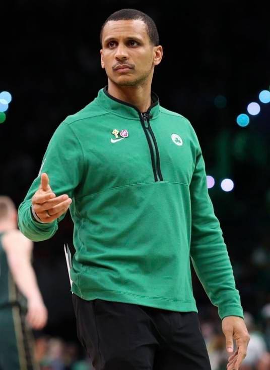 九游网页版-国际比赛日波士顿凯尔特人队长鼓劲：国王杯节点到来，媒体盛赞，球探报告显示潜力(牛队主场迎战凯尔特人队)